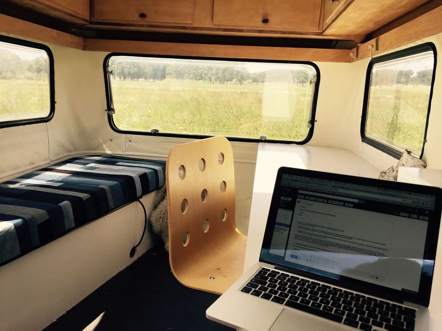 I-converted-a-vintage-caravan-into-a-mobile-office-space__880