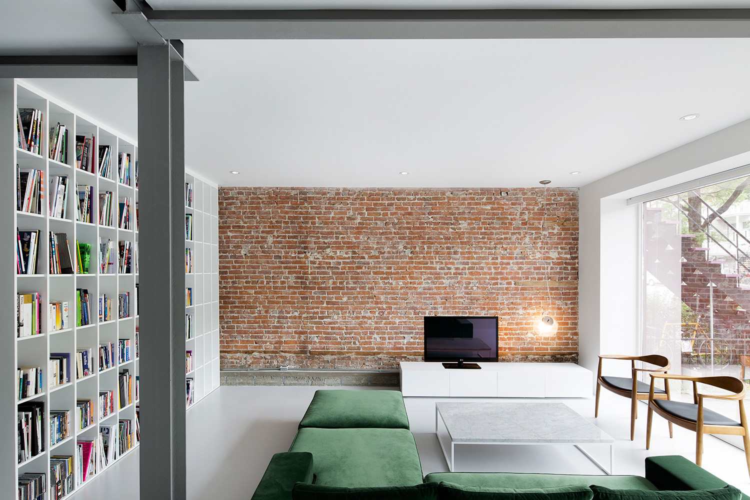 Espace st denis : un triplex centenaire converti en condo ultra ...