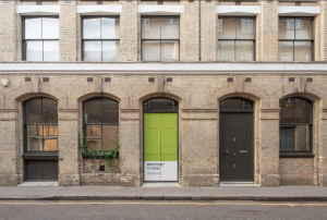 greenery-house-architecture-design-pantone-airbnb-london-000