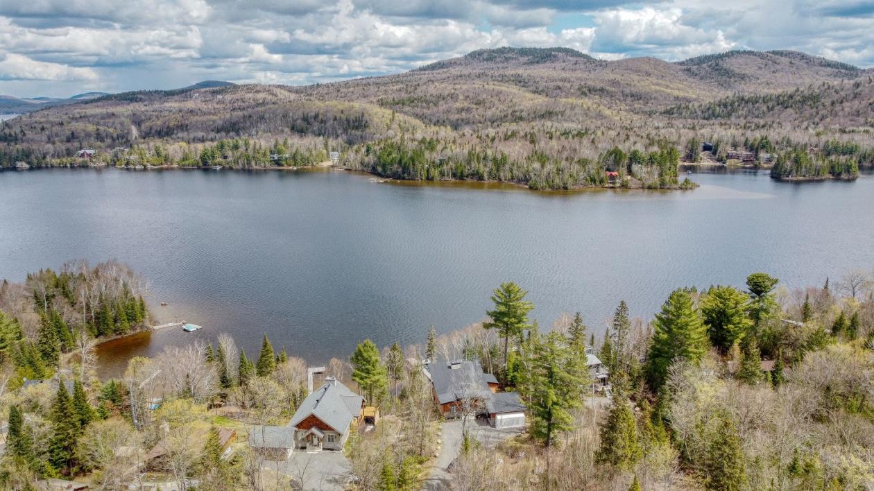 Ravissante maison au bord du majestueux lac Ouareau à NotreDamedelaMerci dans Lanaudière