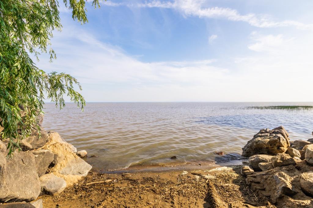 Merveilleuse maison au bord du lac SaintPierre à Yamachiche Joli